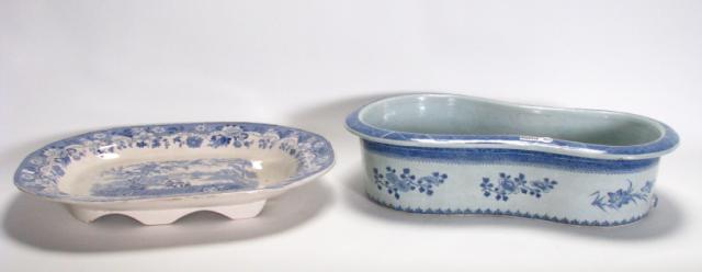 Appraisal: Two Chinese export porcelain items including bath with drain decorated