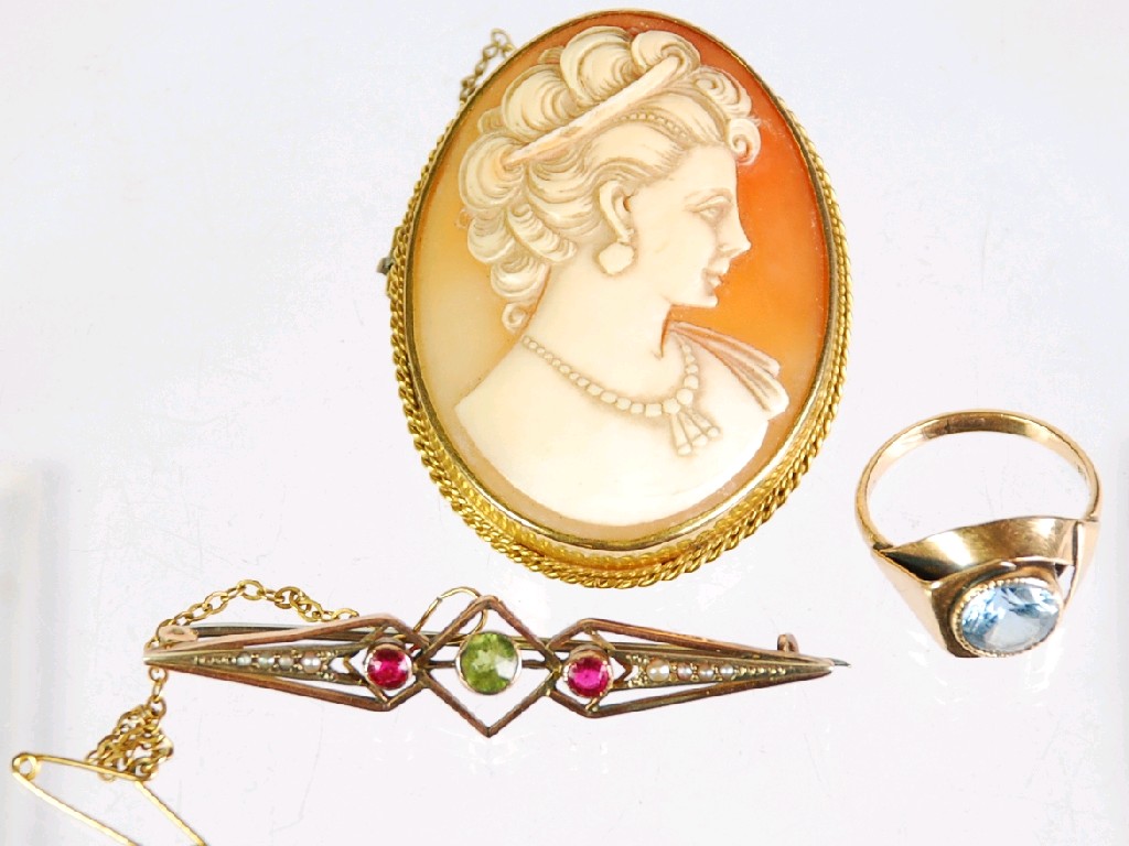 Appraisal: AN EARLY TWENTIETH CENTURY ct GOLD GARNET PERIDOT AND SEED