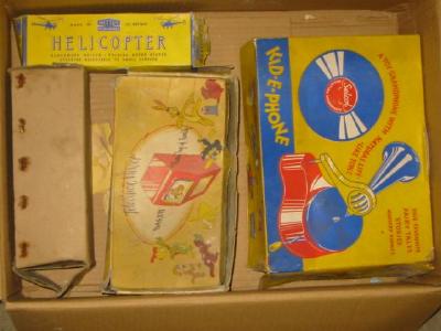 Appraisal: A Kid-E-Phone toy gramophone and five records a Chad Valley