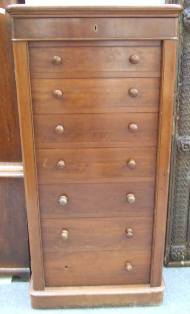 Appraisal: A Victorian mahogany Wellington chest with lockable lift top over