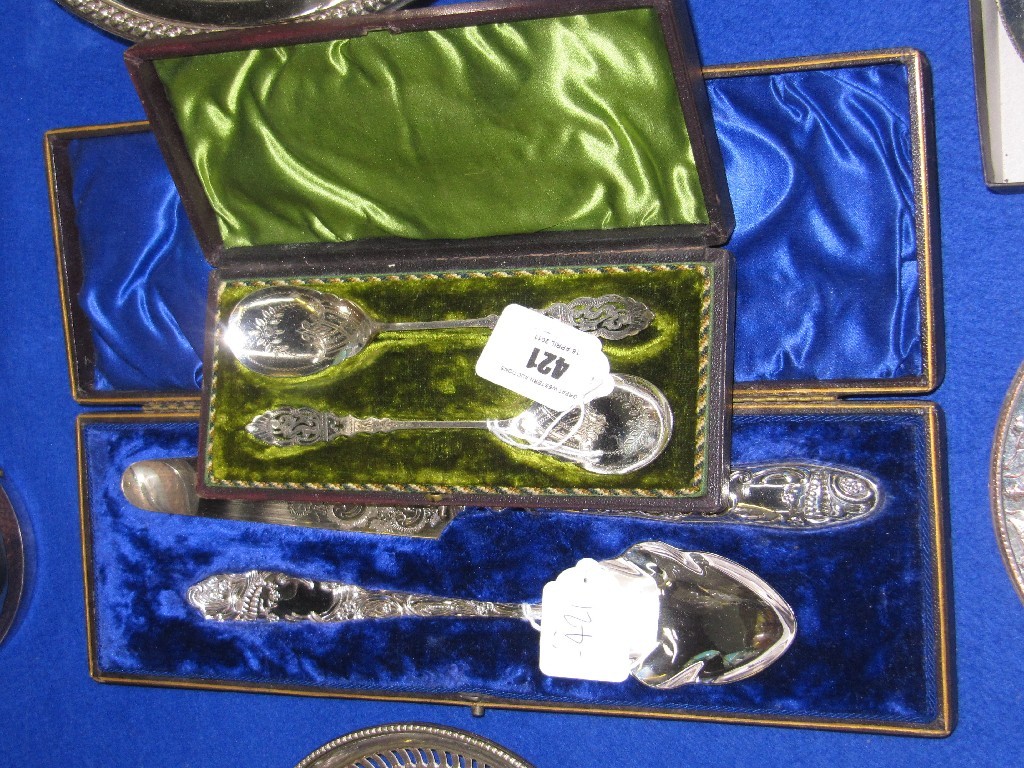 Appraisal: Lot comprising cased pair of EP spoons and cased cake