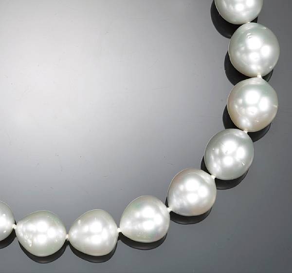 Appraisal: A South Sea cultured pearl and diamond necklace pearls measuring