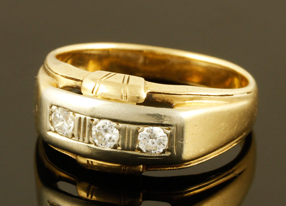 Appraisal: - K Gold and Diamond Ring K yellow gold ring