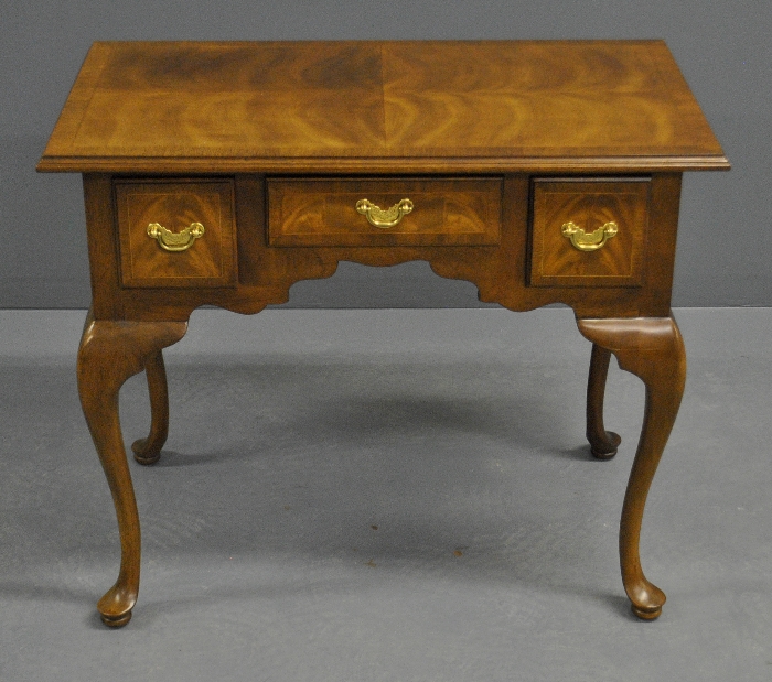 Appraisal: - Queen Anne style Ethan Allen inlaid mahogany lowboy h