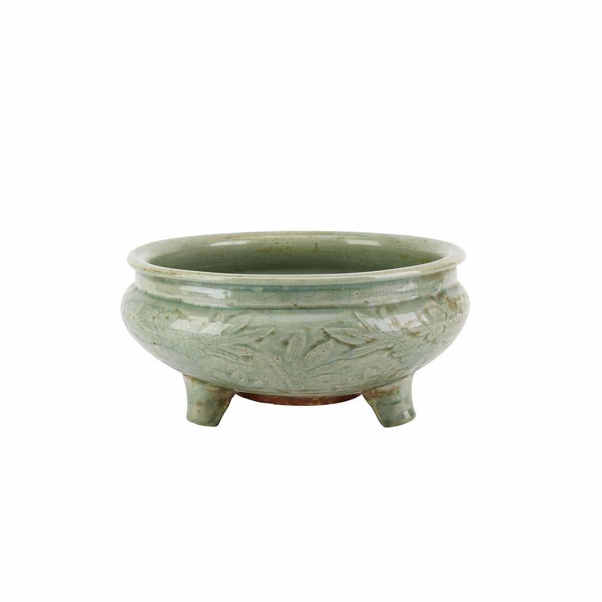 Appraisal: Longquan Celadon Tripod Narcissus Planter th th Century Supported on