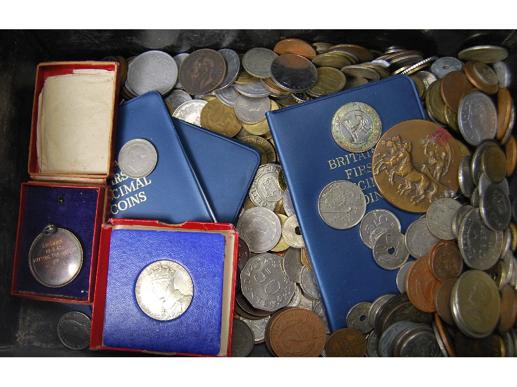 Appraisal: A box of mixed silver nickel and copper coinage and