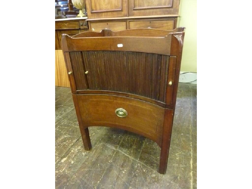 Appraisal: A Georgian mahogany tray top night commode the concave shaped