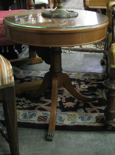 Appraisal: Vintage Mahogany Lamp Table with tripod pedestal base '' diameter