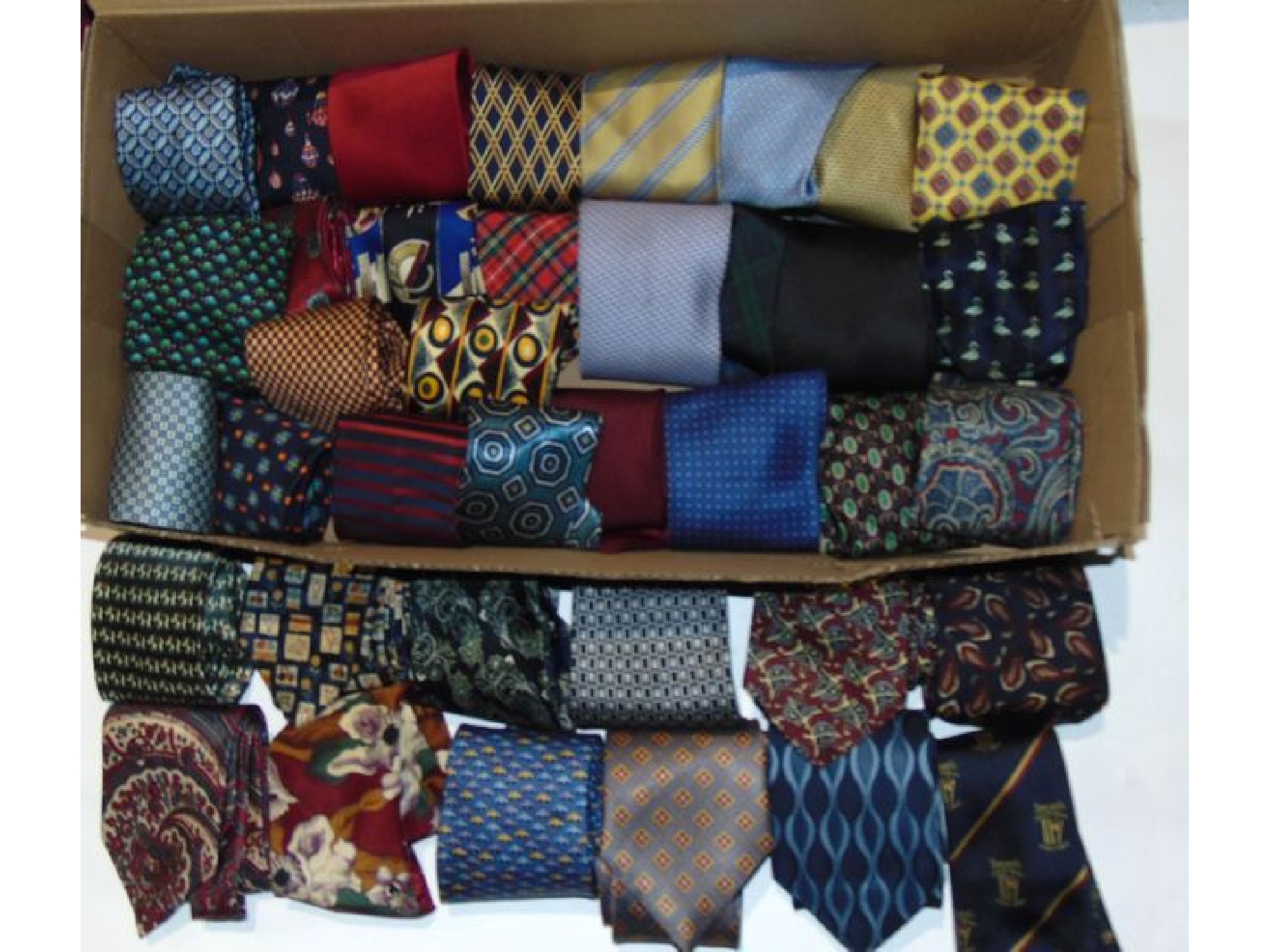 Appraisal: A collection of gentlemens neck ties mainly silk approximately forty