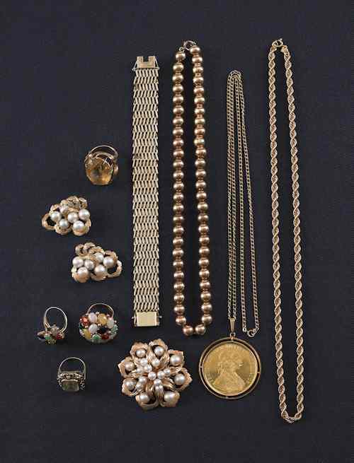 Appraisal: Group of mostly K gold jewelry some with pearls and