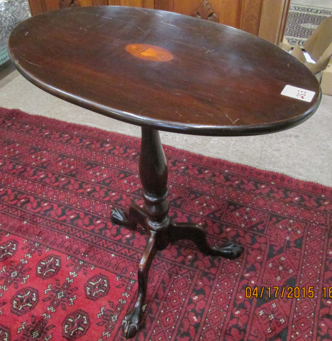 Appraisal: CHIPPENDALE STYLE MAHOGANY TILT-TOP TEA TABLE American c 's the