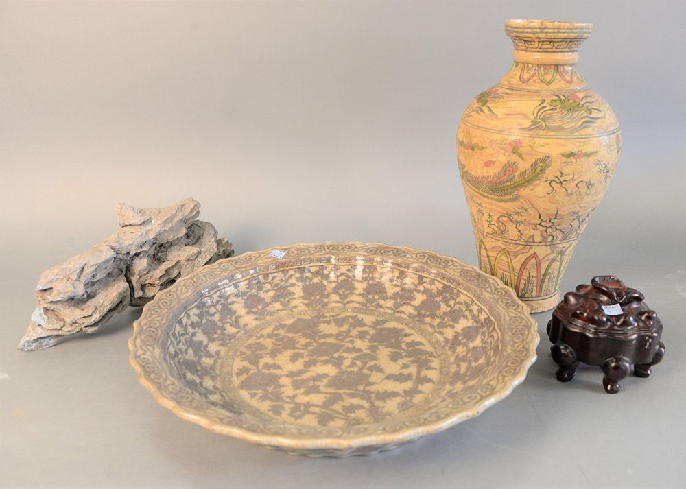 Appraisal: Three piece Chinese group to include large Ming style underglaze