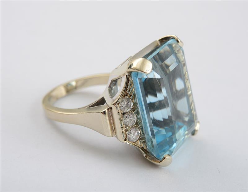 Appraisal: K WHITE GOLD AQUAMARINE AND DIAMOND RING The aquamarine weighing