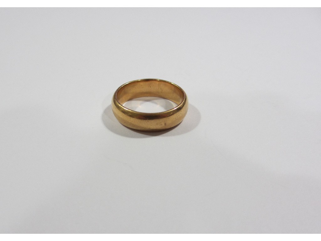 Appraisal: Eighteen carat gold wedding band Approximately gms