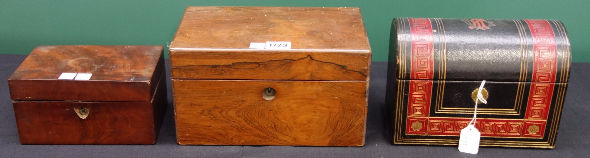 Appraisal: A th century rosewood tea caddy with single lidded canister