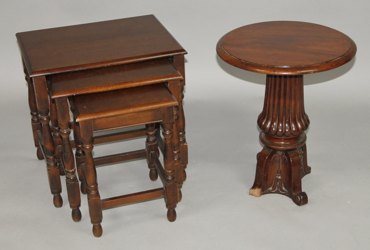 Appraisal: An Edwardian walnut topped occasional table the circular top on