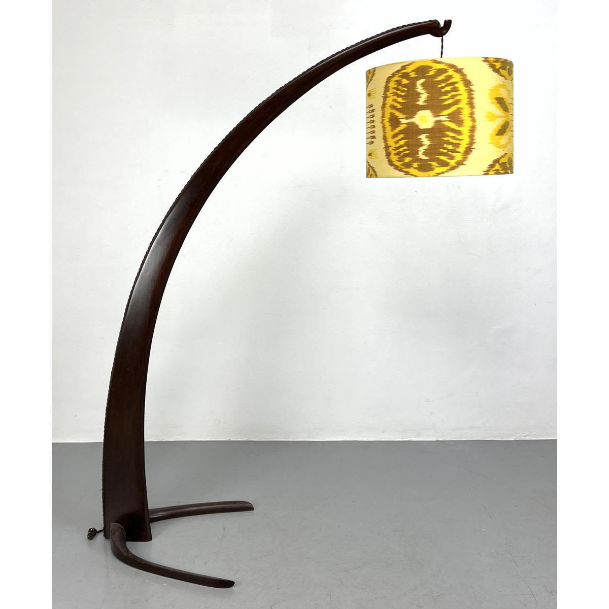 Appraisal: Italian mid-century modern floor lamp with Ikat shade Wood arched