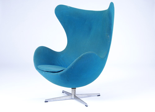 Appraisal: ARNE JACOBSEN FRITZ HANSEN Egg chair upholstered in blue-green fabric