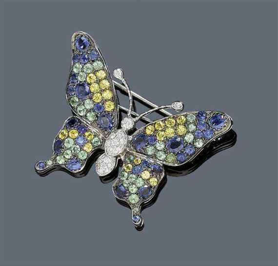 Appraisal: SAPPHIRE PERIDOT AND DIAMOND CLIP BROOCH White gold Decorative brooch