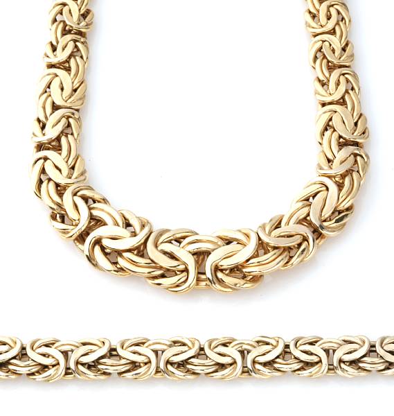 Appraisal: A k gold Turkish link necklace with matching bracelet grs