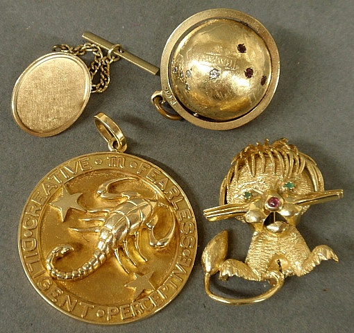 Appraisal: - Group of k gold jewelry- tie tack planet-form pendant