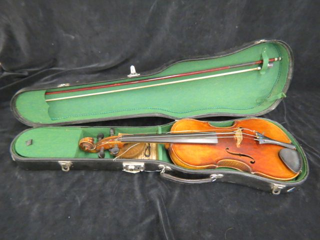 Appraisal: Old Violin Maggini on interior label modern case with bow