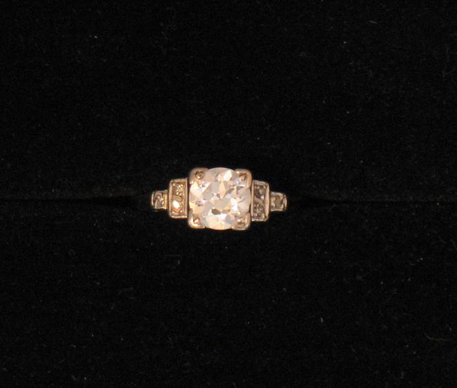 Appraisal: AN ART DECO DESIGN DIAMOND SOLITAIRE RING the central round