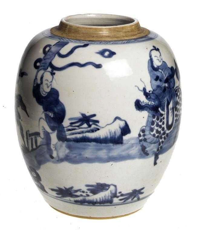 Appraisal: A CHINESE PORCELAIN JAR painted in underglaze blue with a