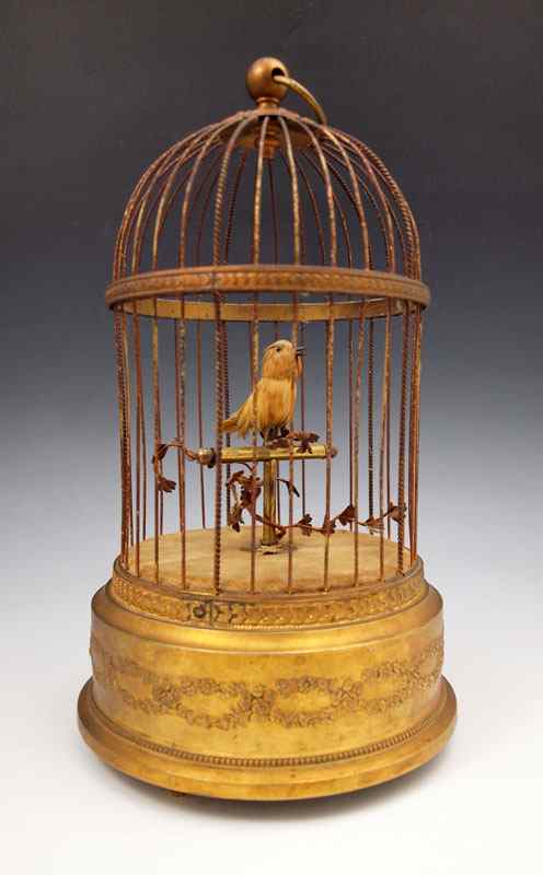 Appraisal: SINGING BIRD AUTOMATON The feathered bird moves his head beak