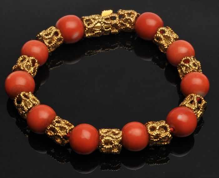 Appraisal: GOLD AND CORAL BRACELET Stamped k approx in