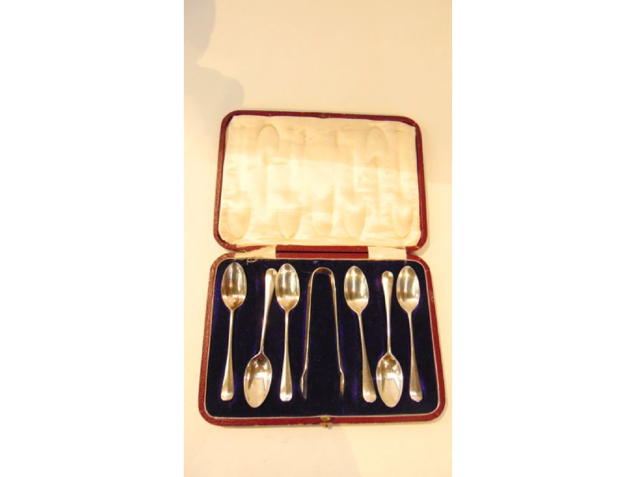 Appraisal: A cased set of six Rat Tail pattern teaspoons and