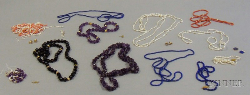 Appraisal: Small Group of Assorted Beaded Jewelry Loose Beads and Findings