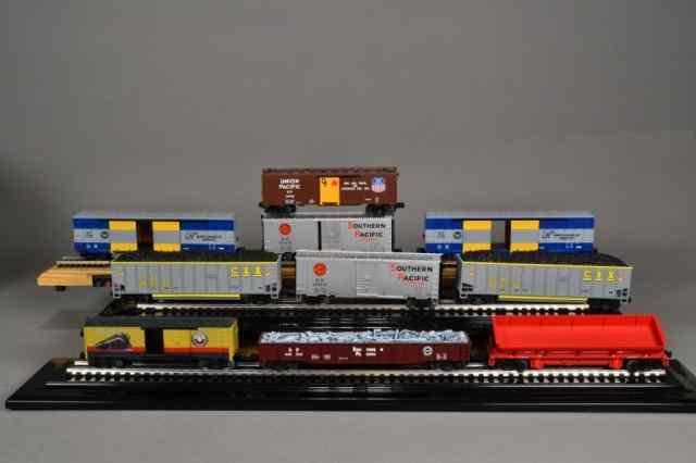 Appraisal: VARIOUS BOX CARSCollection of boxcars including two CSX grey coal