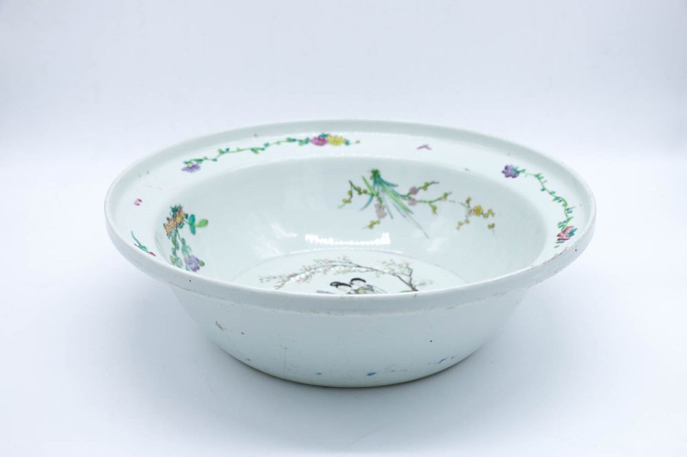 Appraisal: FAMILLE ROSE BASIN TH C The basin of rounded form