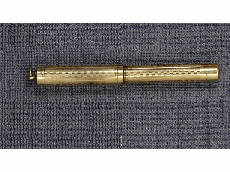 Appraisal: GOLD FOUNTAIN PEN k yellow gold Swan pen made by