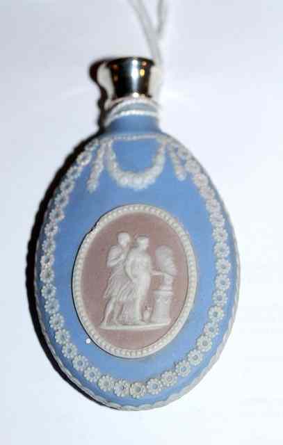 Appraisal: A BLUE AND WHITE WEDGWOOD SCENT BOTTLE decorated with garlands