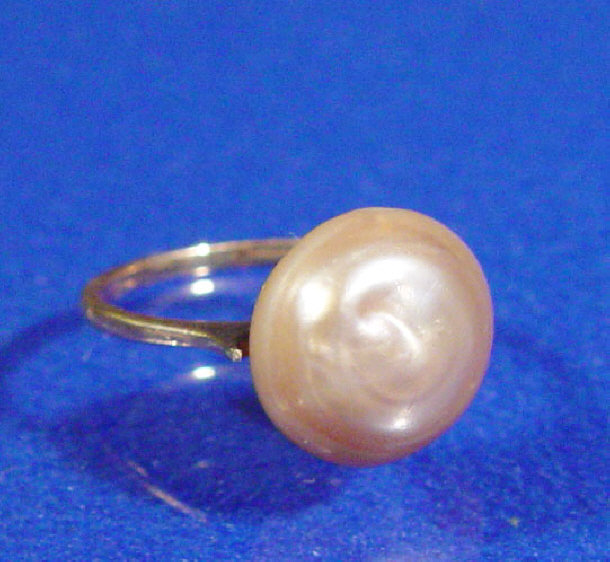 Appraisal: Unmarked gold and pink pearl ring