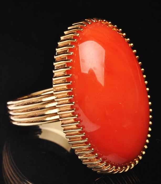 Appraisal: CORAL AND GOLD OVAL RING Stamped k size