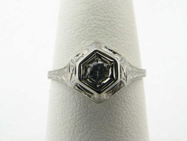 Appraisal: K white gold vintage ring with approximately ct center diamond