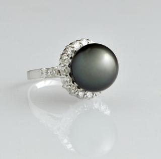 Appraisal: Lady's K White Gold Dinner Ring with a mm bl