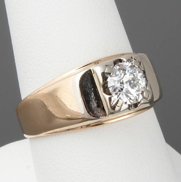 Appraisal: A gentleman's diamond and k gold ring central diamond weighing