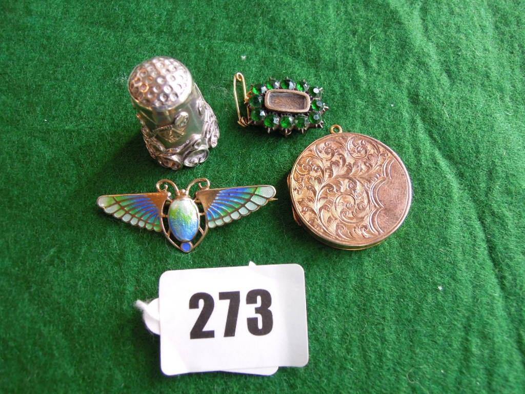 Appraisal: Three items of jewellery a Georgian green paste brooch with