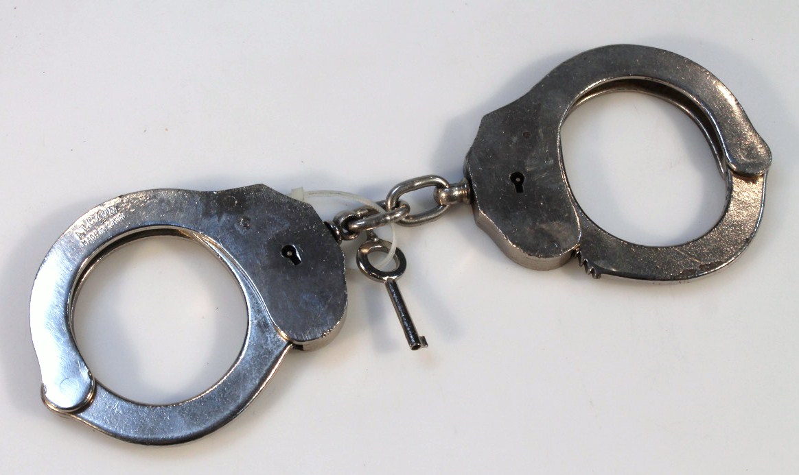 Appraisal: A pair of thC Spanish Alcyon metal handcuffs with link