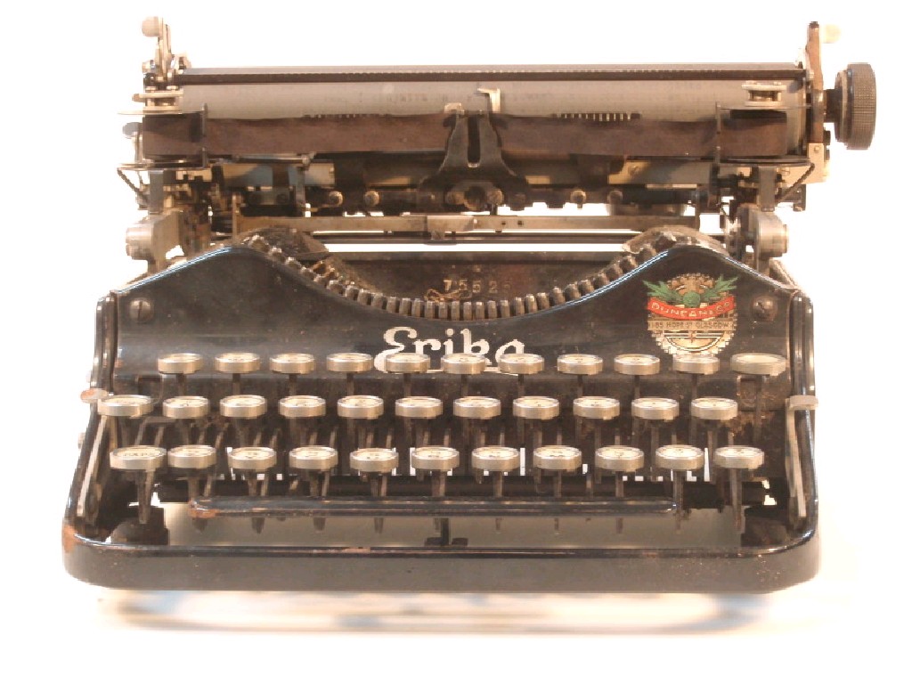 Appraisal: An early thC Erika portable typewriter in black rexine case