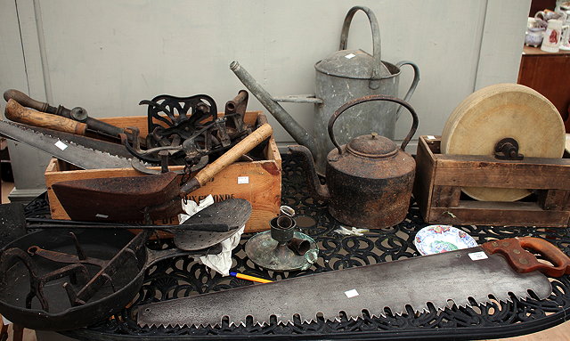 Appraisal: A COLLECTION OF ANTIQUE METALWARE AND TOOLS to include a