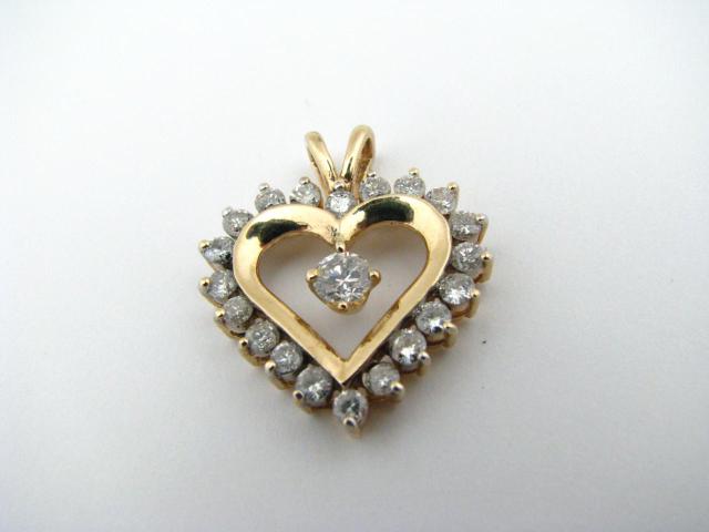 Appraisal: K yellow Gold ctw diamond heart pendant - point center