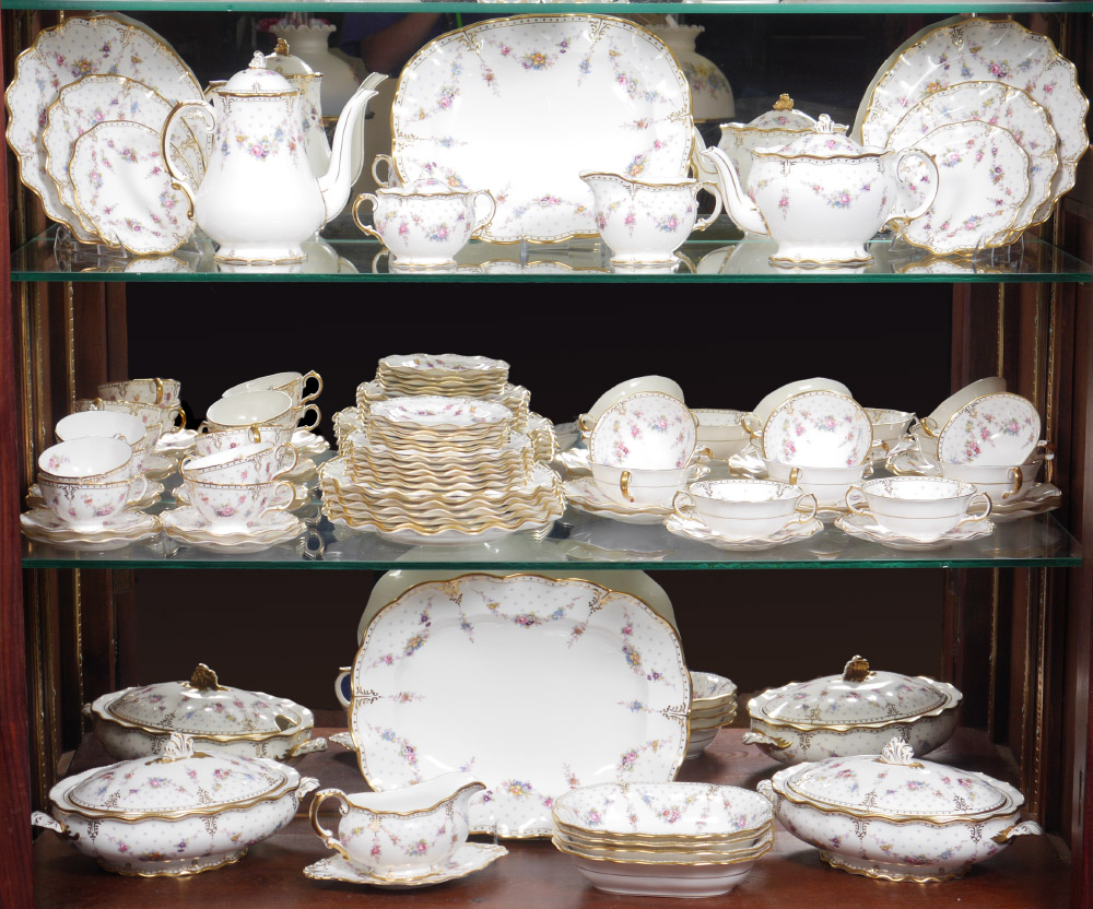 Appraisal: ROYAL CROWN DERBY ''ROYAL ANTOINETTE'' FINE CHINA SERVICE Approx pieces