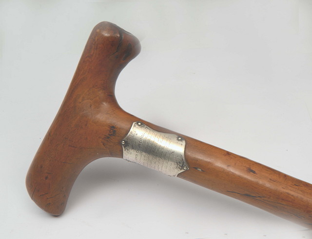 Appraisal: A TH CENTURY YEW WOOD WALKING STICK with silver shield