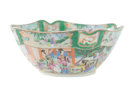 Appraisal: A CANTONESE FAMILLE VERTE SQUARE BOWL Qing with inverted corners