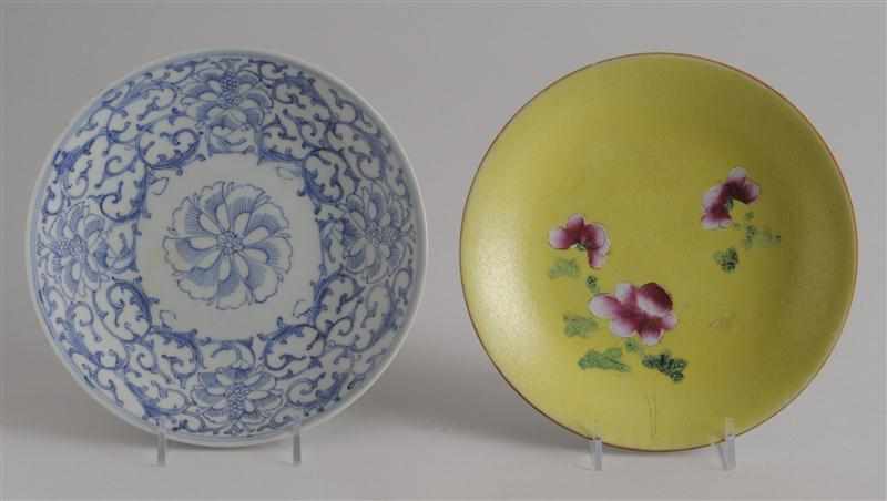 Appraisal: CHINESE BLUE AND WHITE PORCELAIN PLATE Decorated with scrolling vine